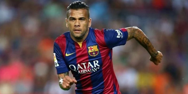 Hậu vệ ấn tượng tại Barca - Dani Alves